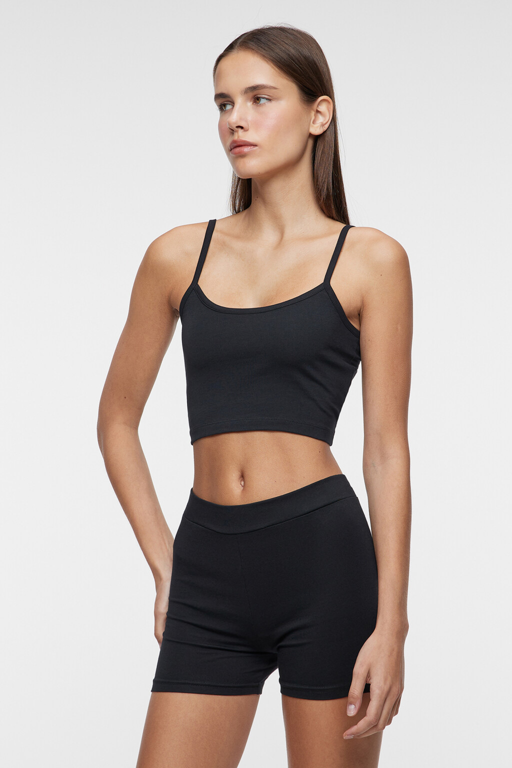 Топ-майка укороченный хлопковый на тонких бретелях - цвет черный - 2