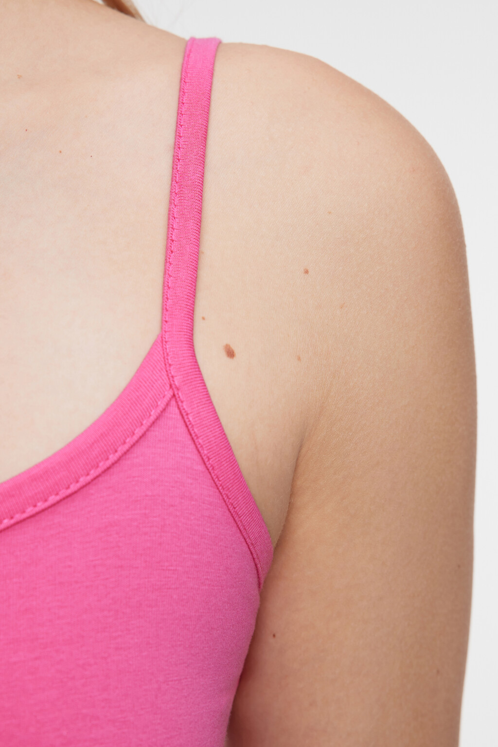 Топ-майка укороченный хлопковый на тонких бретелях - цвет розовый - 5