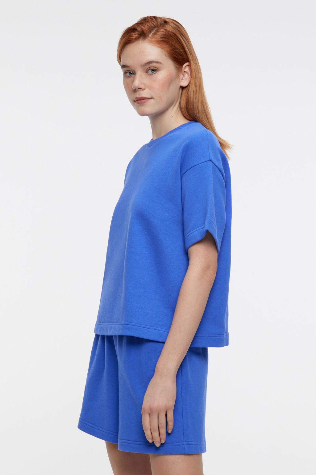 Футболка oversize короткая хлопковая из футера - цвет синий - 2