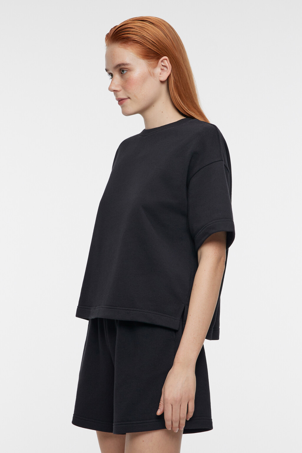 Футболка oversize короткая хлопковая из футера - цвет черный - 2