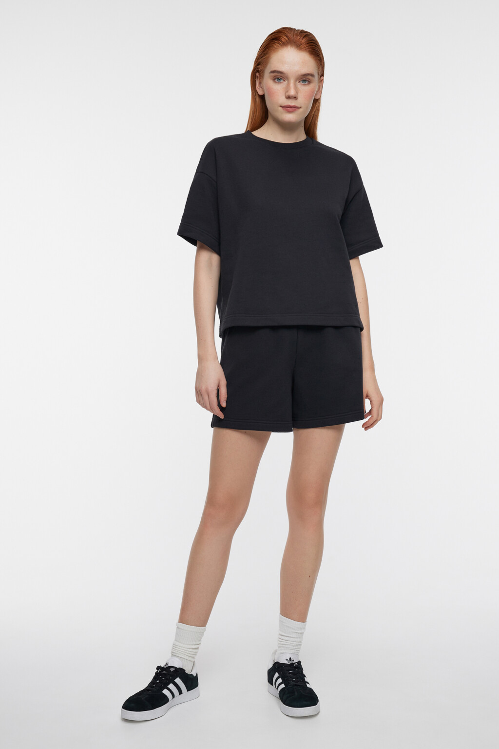 Футболка oversize короткая хлопковая из футера - цвет черный - 4