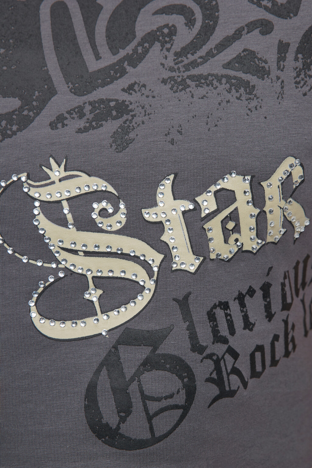 Топ-футболка хлопковый укороченный с принтом и стразами - цвет серый - 6