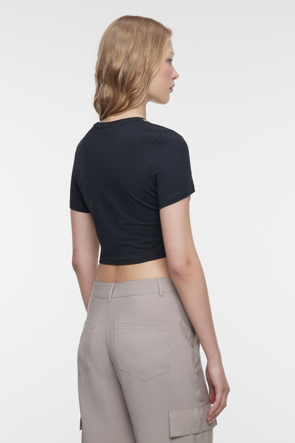 Топ-футболка хлопковый укороченный с принтом и стразами - цвет черный - 3