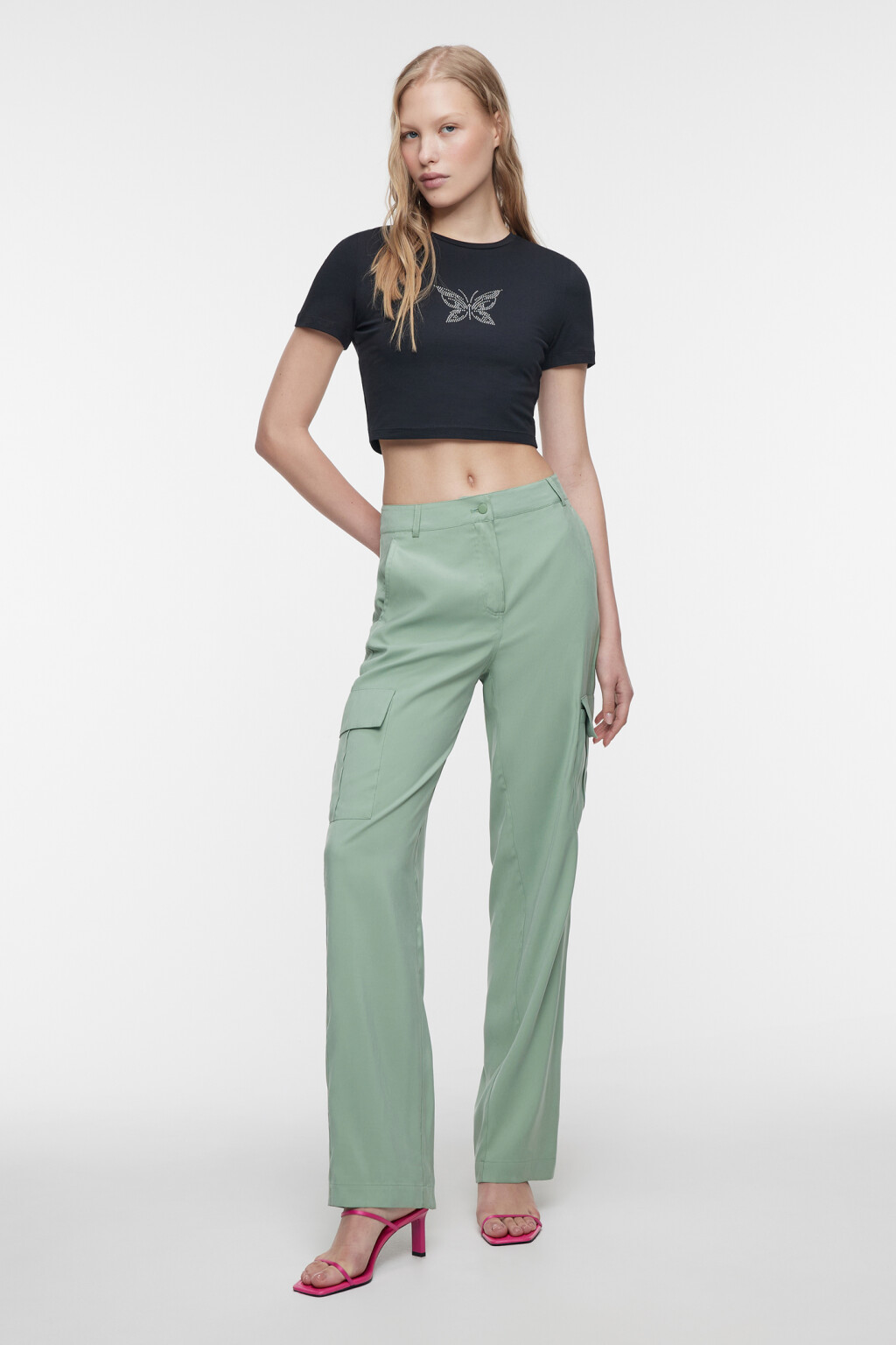 Топ-футболка хлопковый укороченный с принтом и стразами - цвет черный - 4