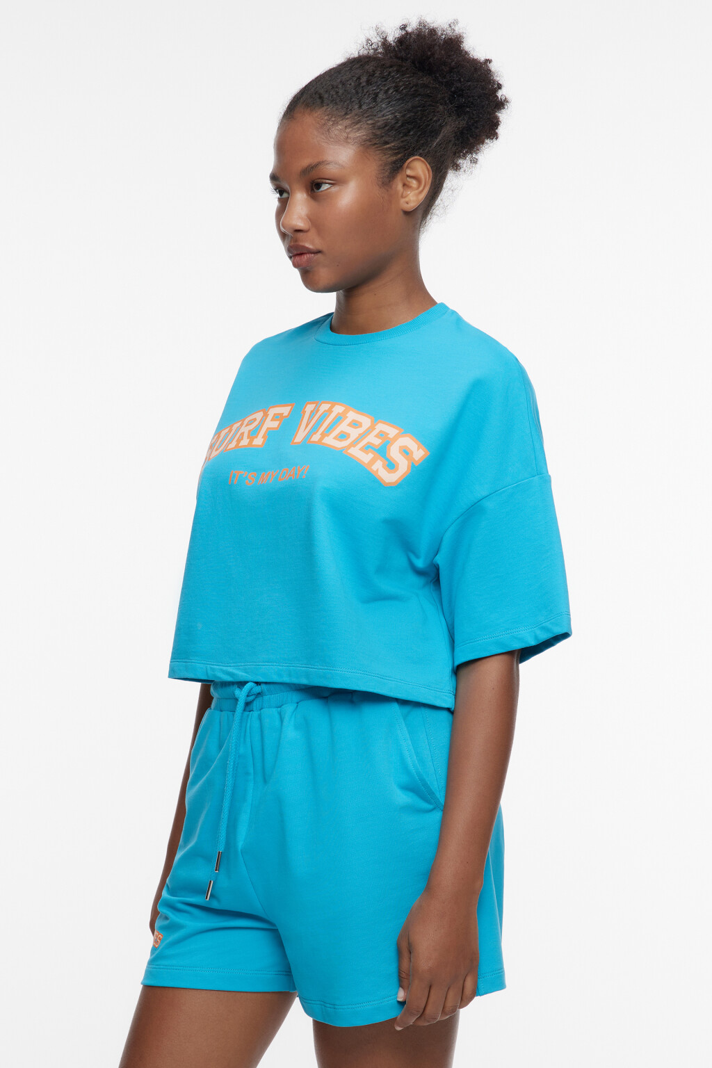 Топ-футболка oversize хлопковый укороченный с принтом - цвет голубой - 2