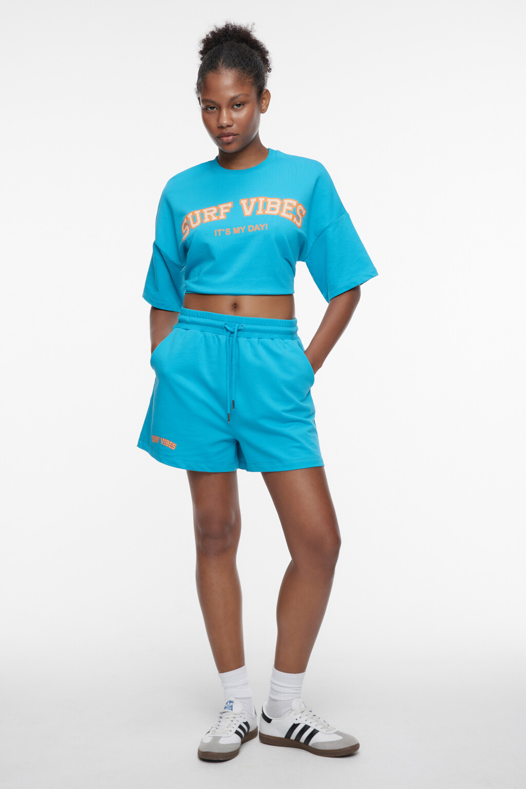 Топ-футболка oversize хлопковый укороченный с принтом - цвет голубой - 4