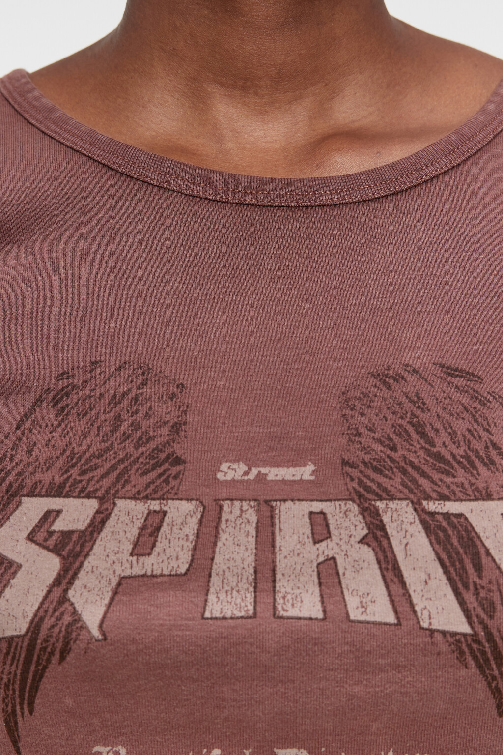 Футболка-топ укороченная хлопковая с принтом - цвет коричневый - 6