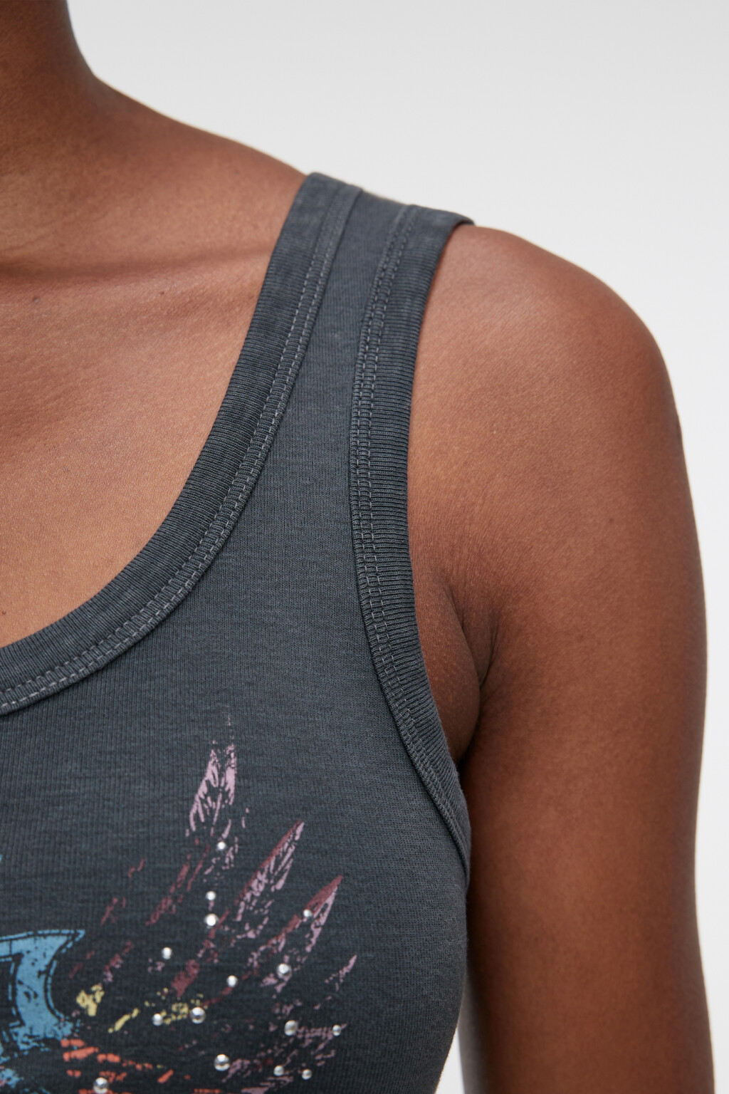 Майка-топ хлопковая укороченная с принтом - цвет серый - 6