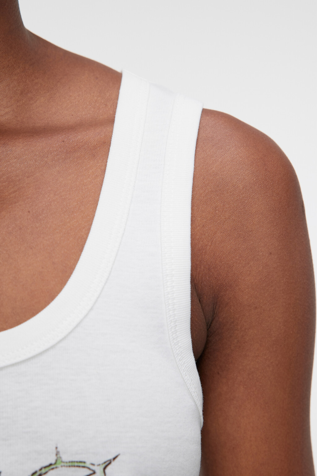 Майка-топ хлопковая укороченная с принтом - цвет белый - 5