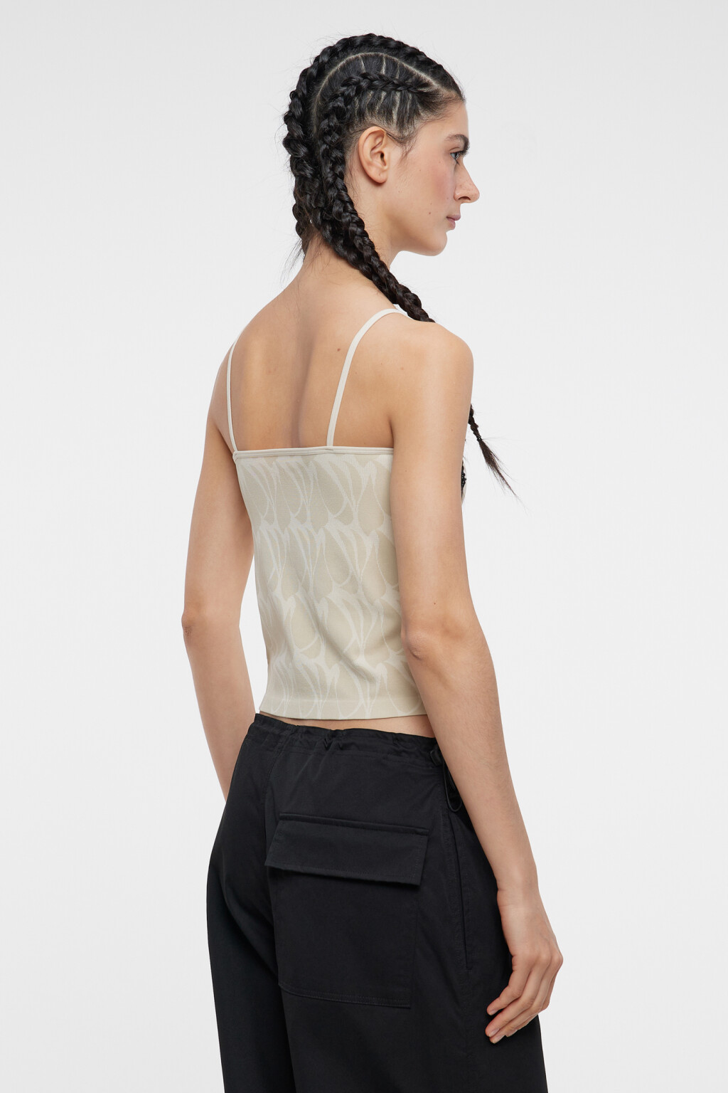 Майка-топ облегающая укороченная на тонких бретельках - цвет бежевый - 3