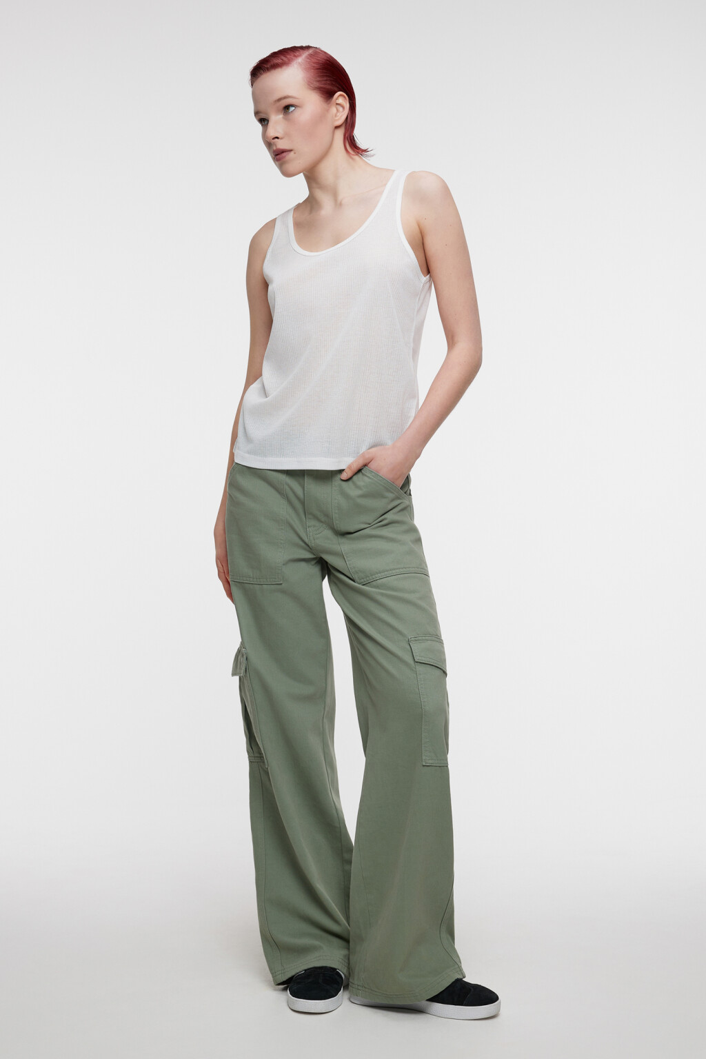 Майка свободного кроя в рубчик на широких бретелях - цвет белый - 4