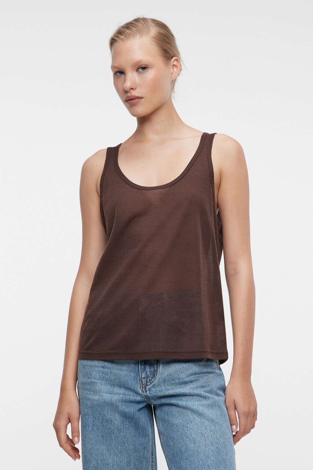 Майка свободного кроя в рубчик на широких бретелях - цвет коричневый - 1