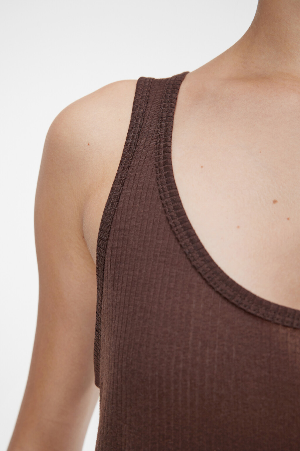 Майка свободного кроя в рубчик на широких бретелях - цвет коричневый - 5