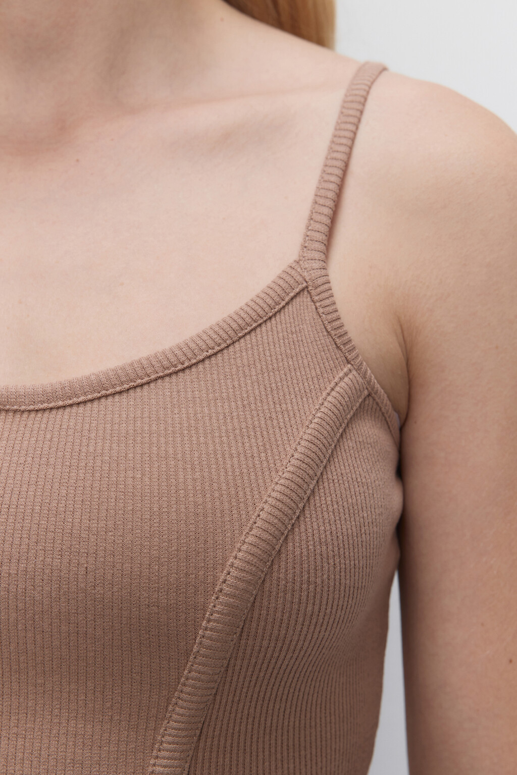 Топ-майка на тонких бретельках в корсетном стиле - цвет коричневый - 6