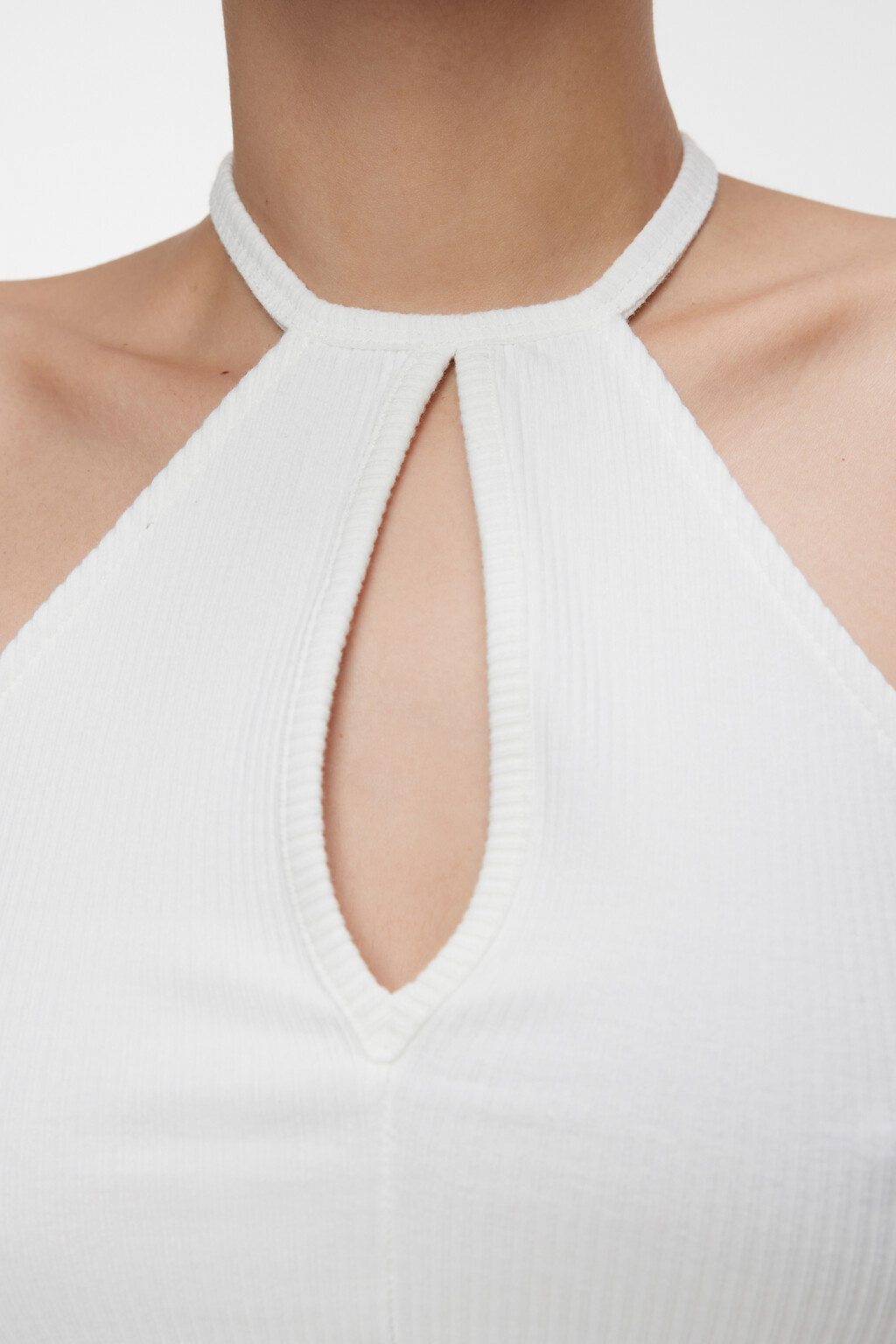 Топ-бандо облегающий с вырезом и завязками на шее - цвет белый - 5