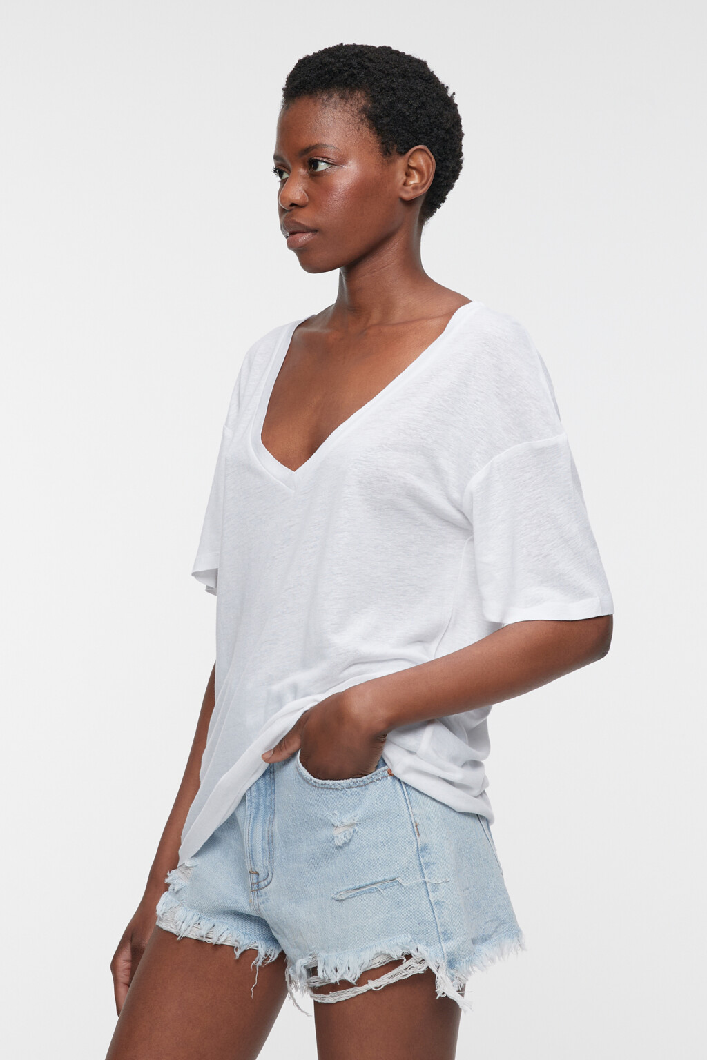 Футболка oversize льняная с V-образным вырезом - цвет белый - 3