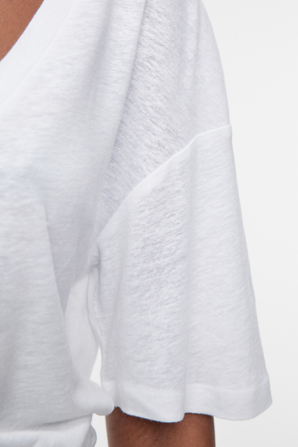 Футболка oversize льняная с V-образным вырезом - цвет белый - 5