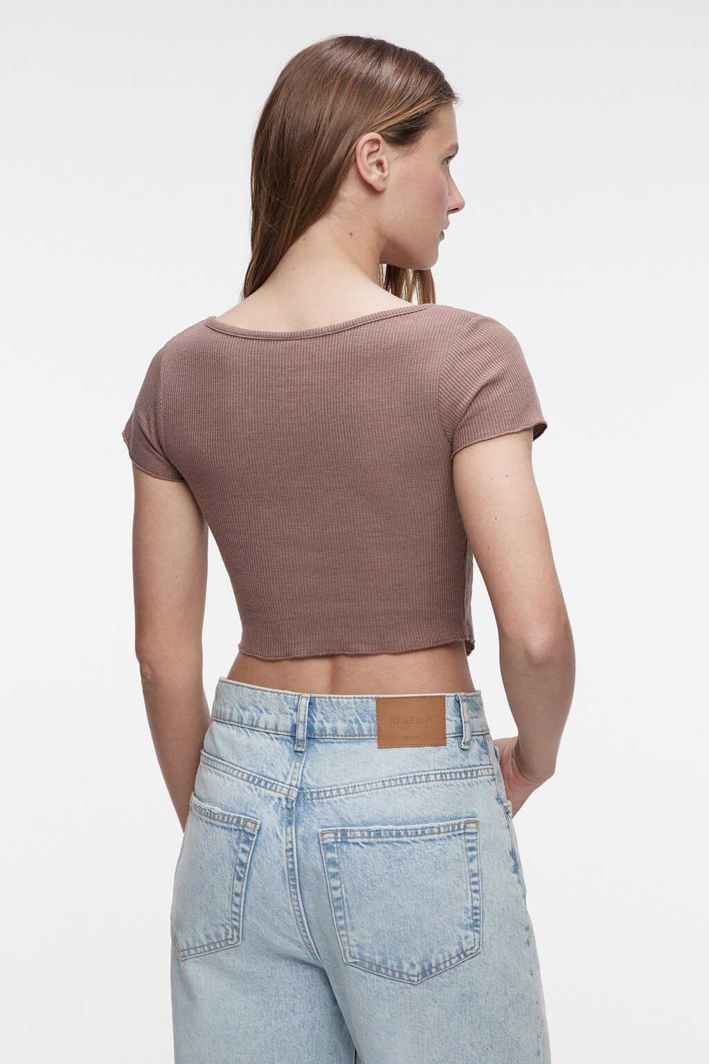 Топ-футболка облегающий с вырезом каре и застежкой - цвет коричневый - 3