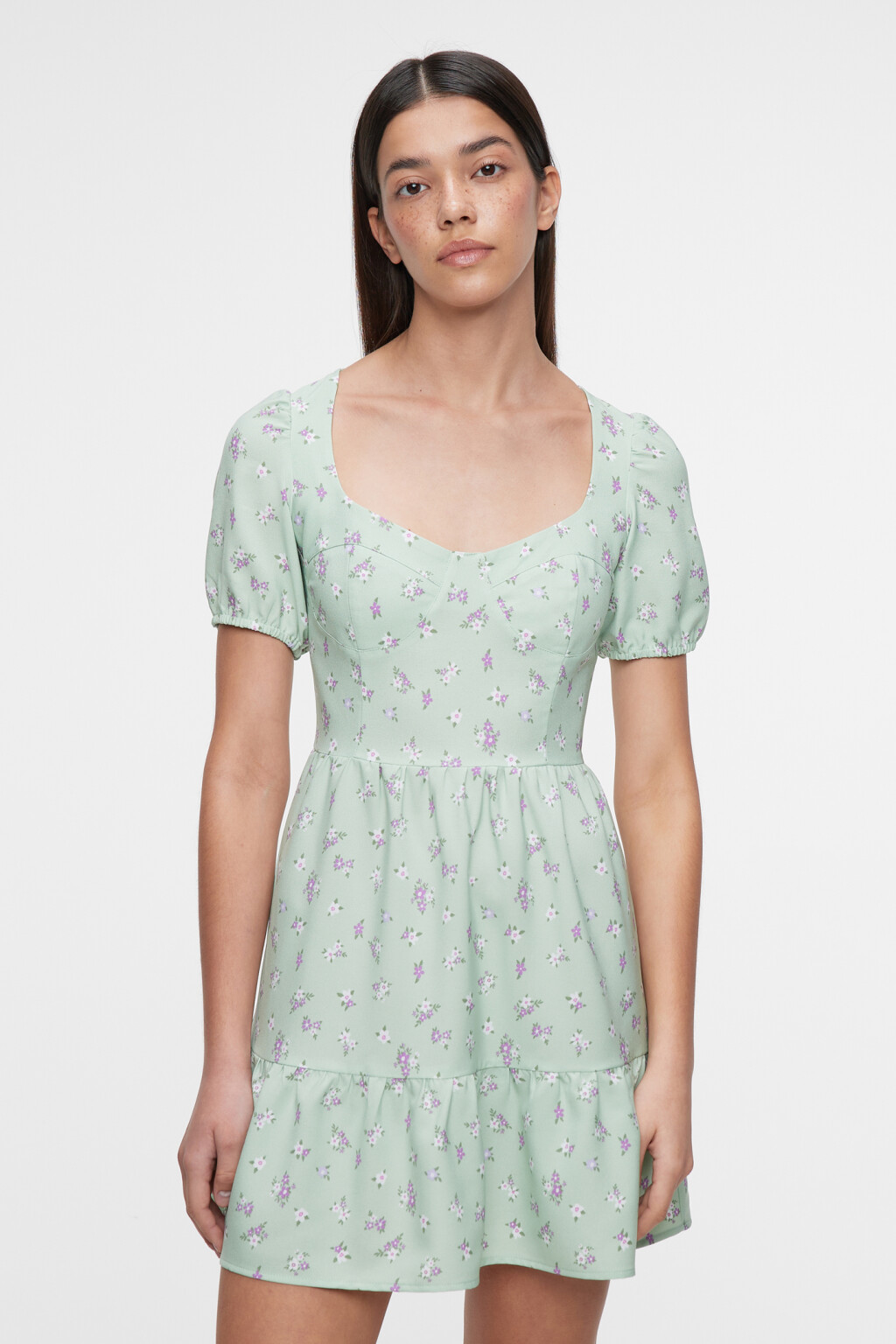 Платье baby-doll мини с фигурным вырезом на груди - цвет зеленый - 1