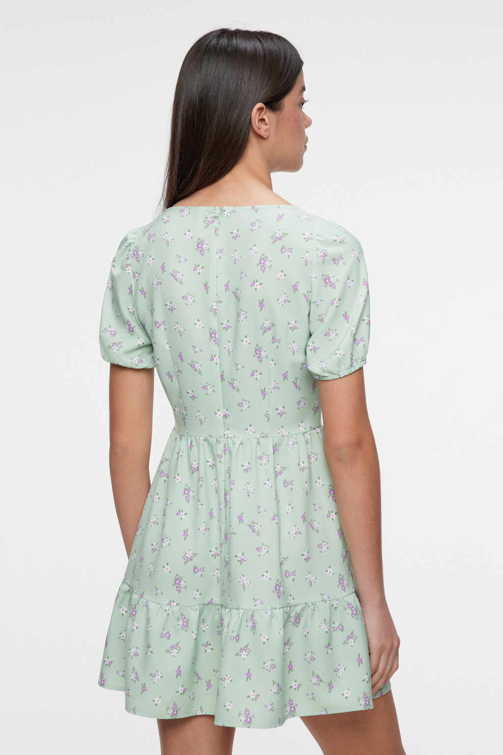 Платье baby-doll мини с фигурным вырезом на груди - цвет зеленый - 3