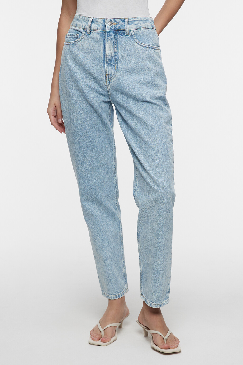 Джинсы mom-fit классические с высокой посадкой - цвет голубой - 1
