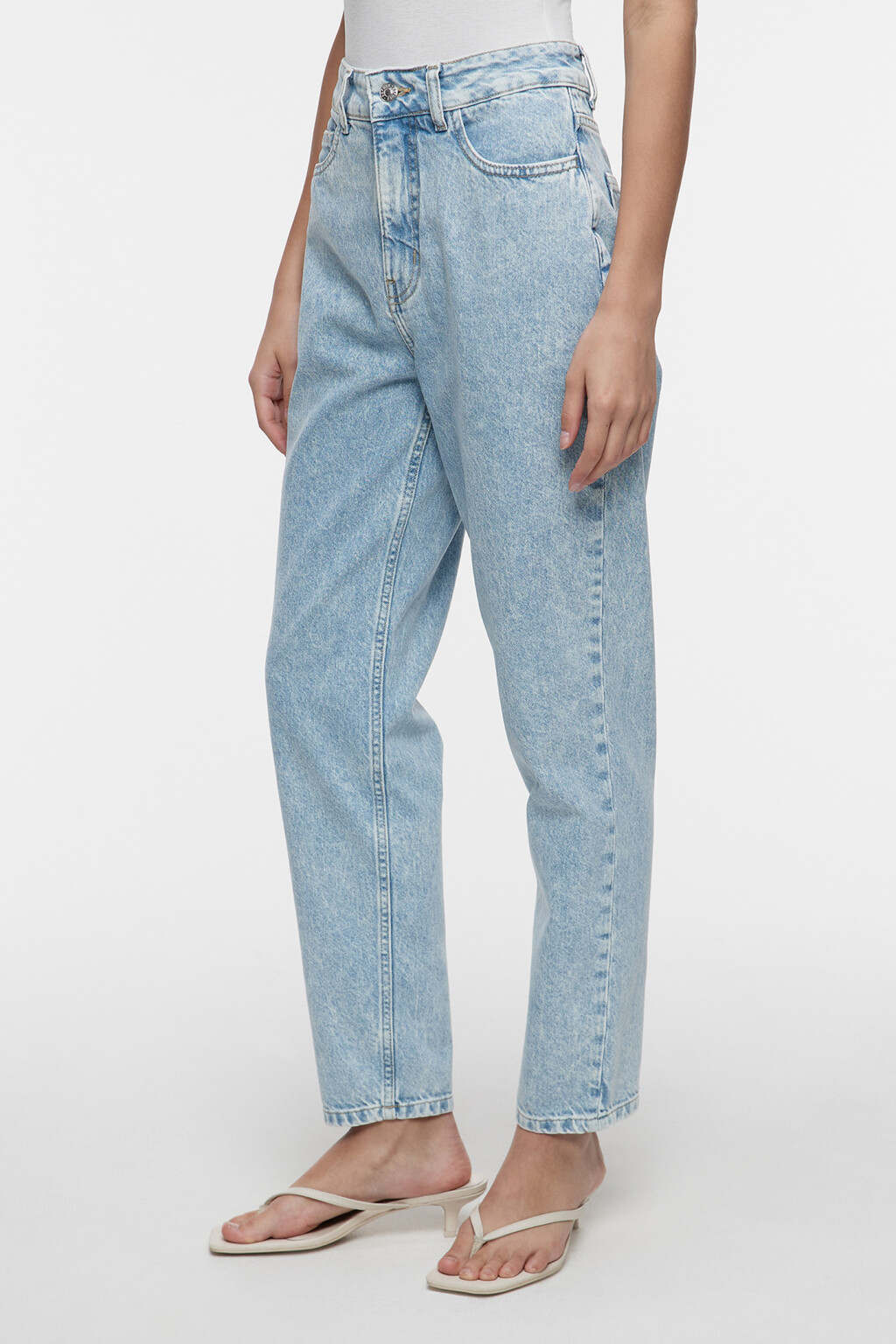 Джинсы mom-fit классические с высокой посадкой - цвет голубой - 2