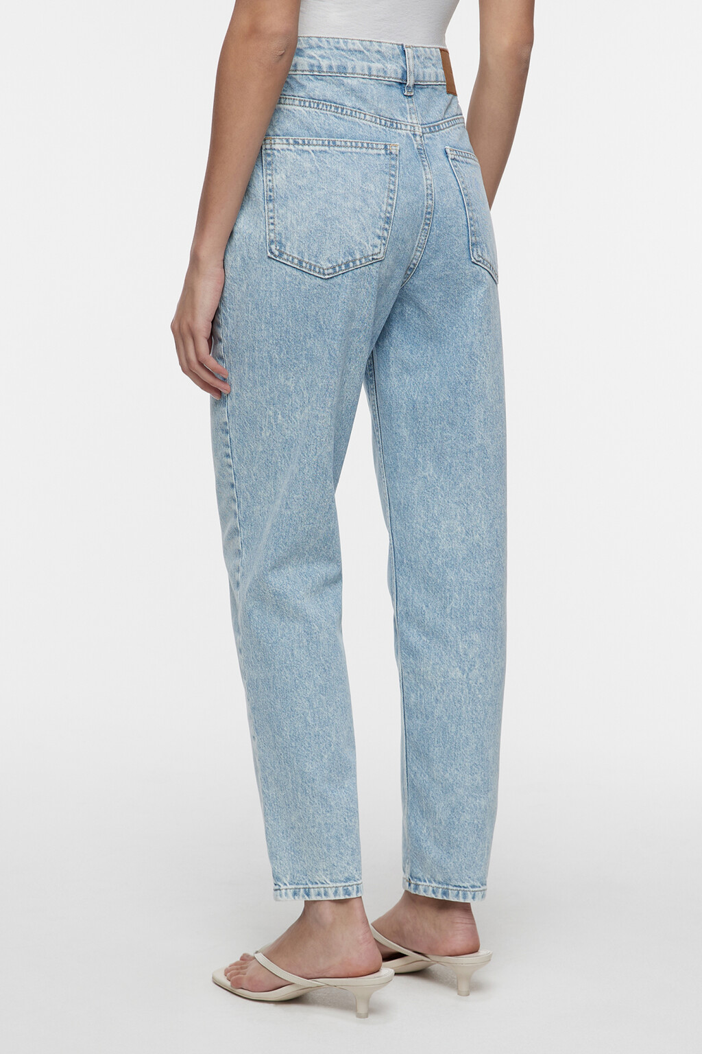 Джинсы mom-fit классические с высокой посадкой - цвет голубой - 3
