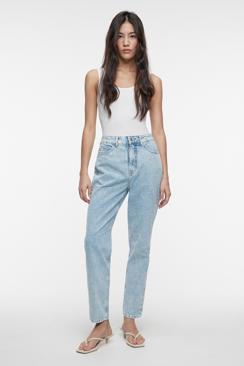 Джинсы mom-fit классические с высокой посадкой - цвет голубой - 4