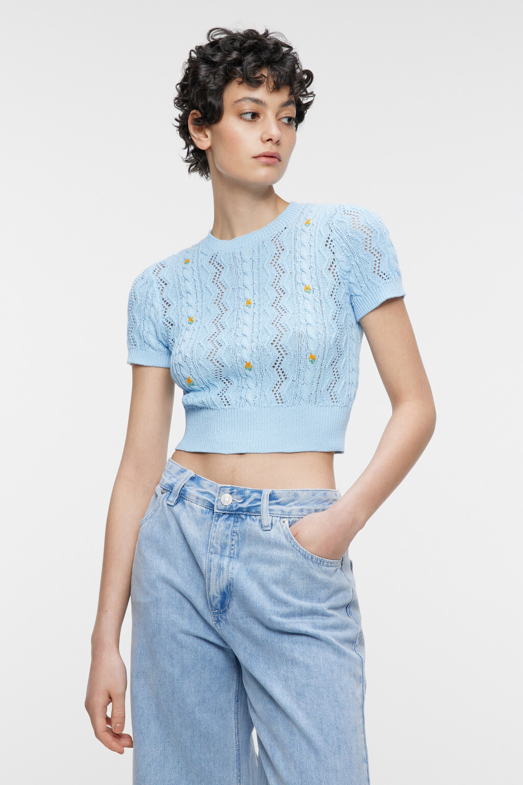 Топ-футболка вязаный ажурный с цветочной вышивкой - цвет голубой - 1