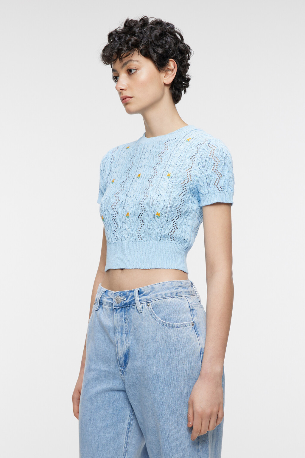 Топ-футболка вязаный ажурный с цветочной вышивкой - цвет голубой - 2