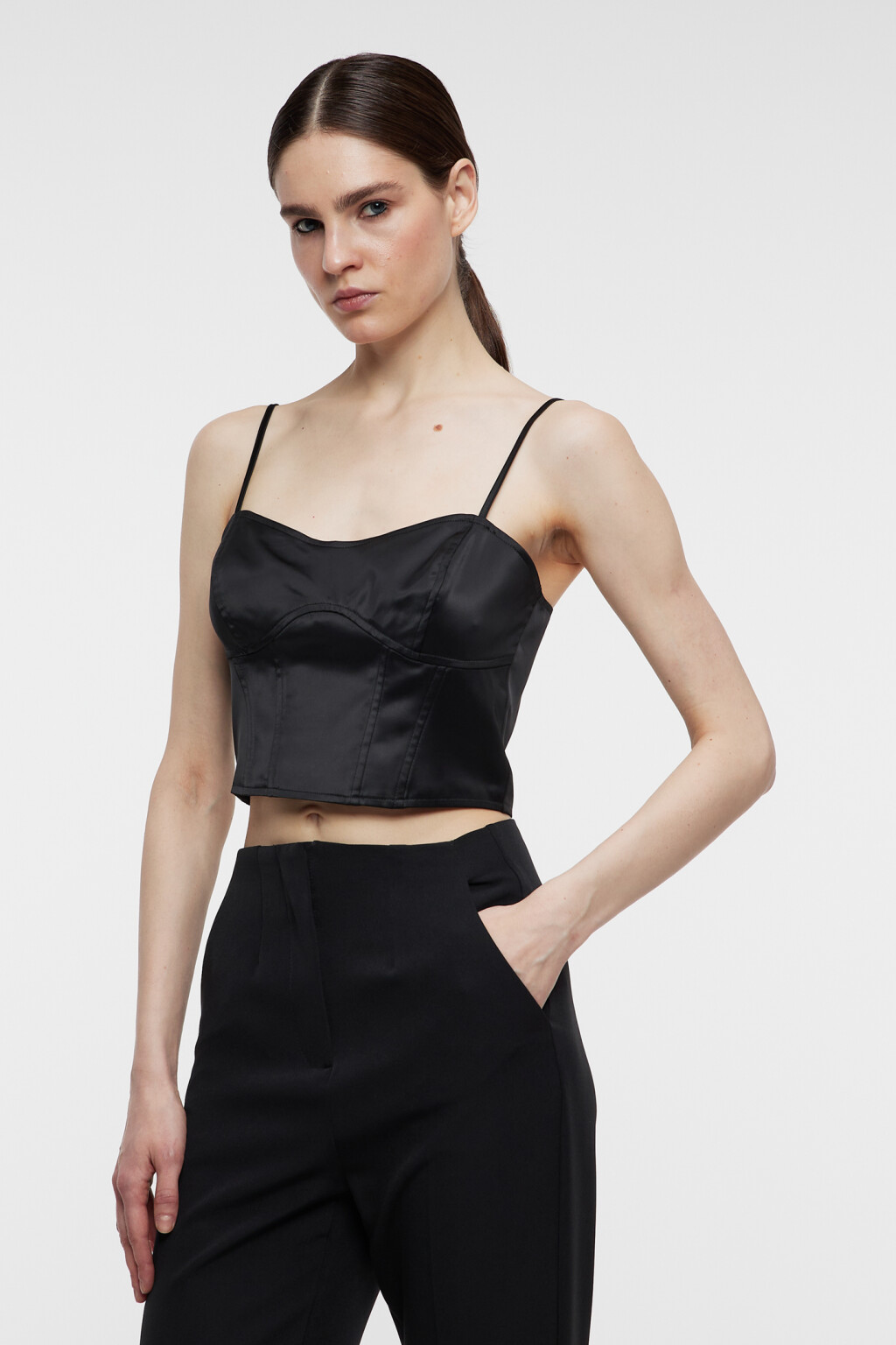 Топ-корсет атласный облегающий с фигурным вырезом - цвет черный - 2