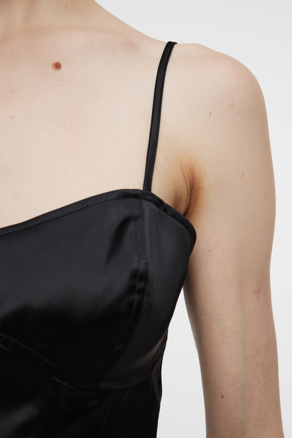 Топ-корсет атласный облегающий с фигурным вырезом - цвет черный - 5
