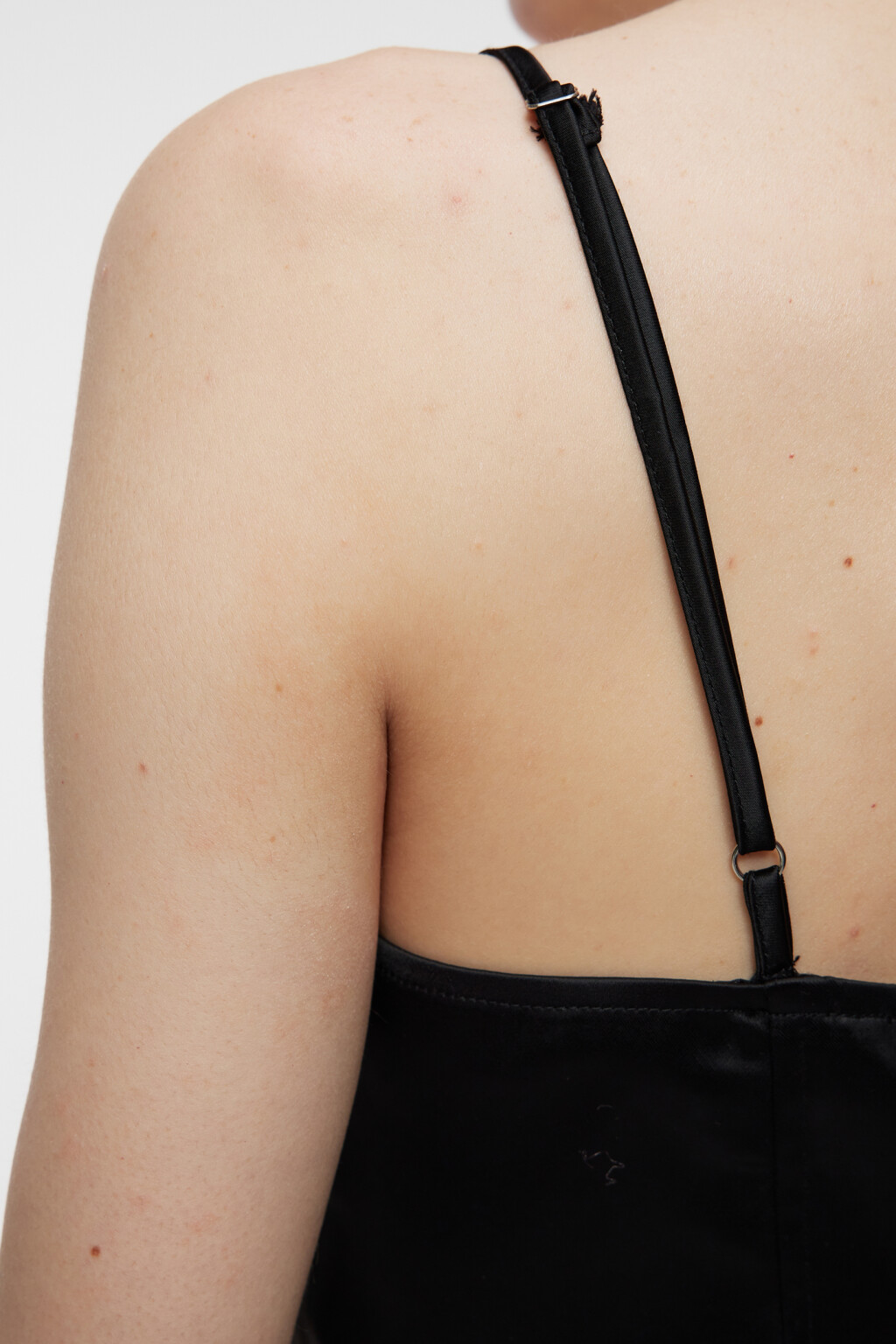 Топ-корсет атласный облегающий с фигурным вырезом - цвет черный - 6