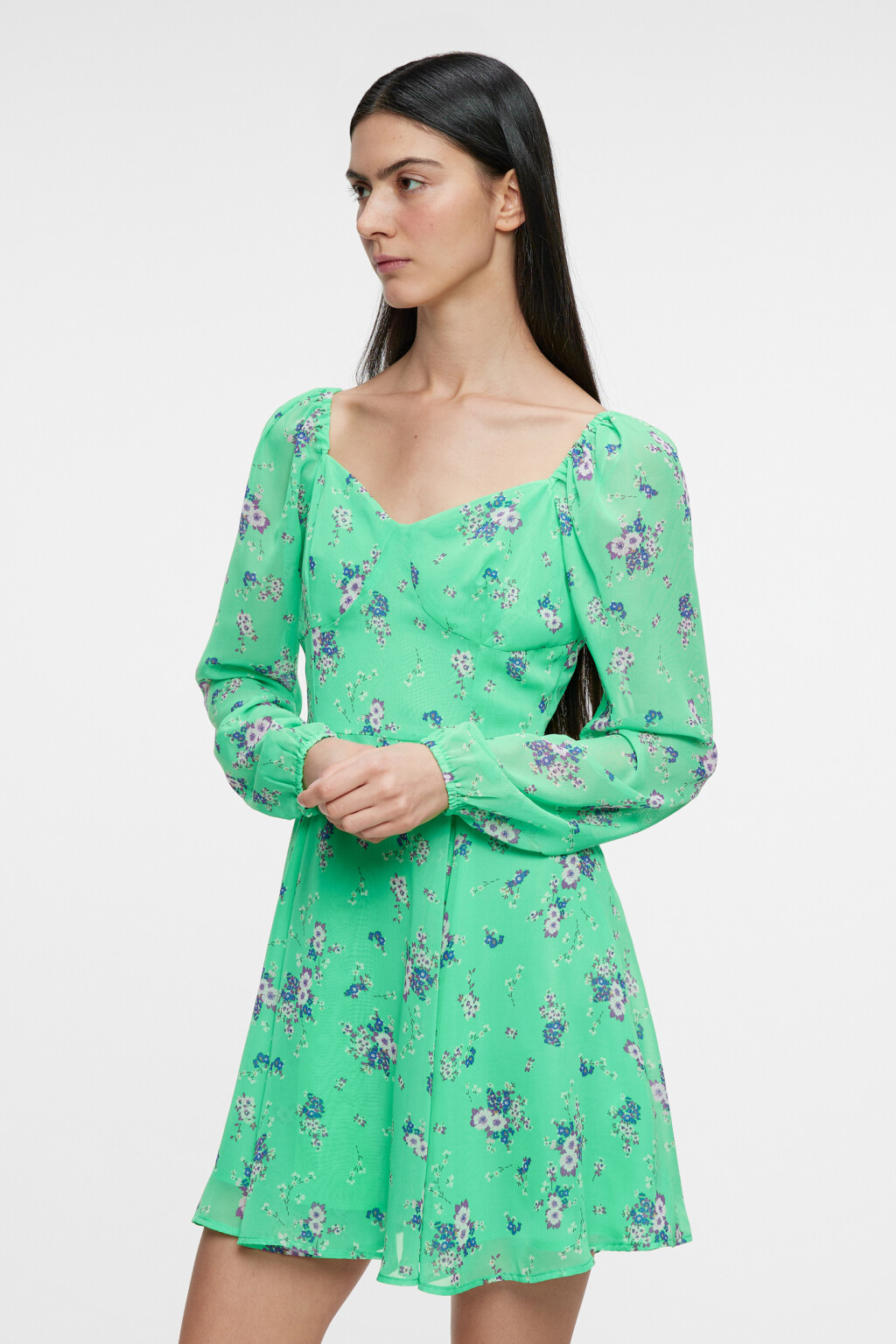 Платье мини приталенное шифоновое с фигурным вырезом - цвет зеленый - 2