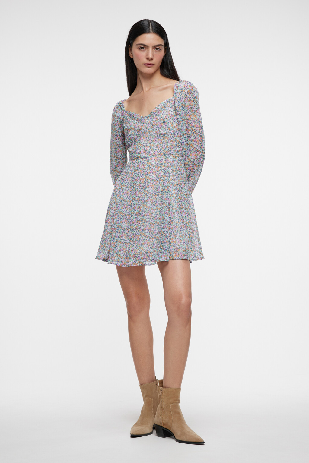Платье мини приталенное шифоновое с фигурным вырезом - цвет мультиколор - 4