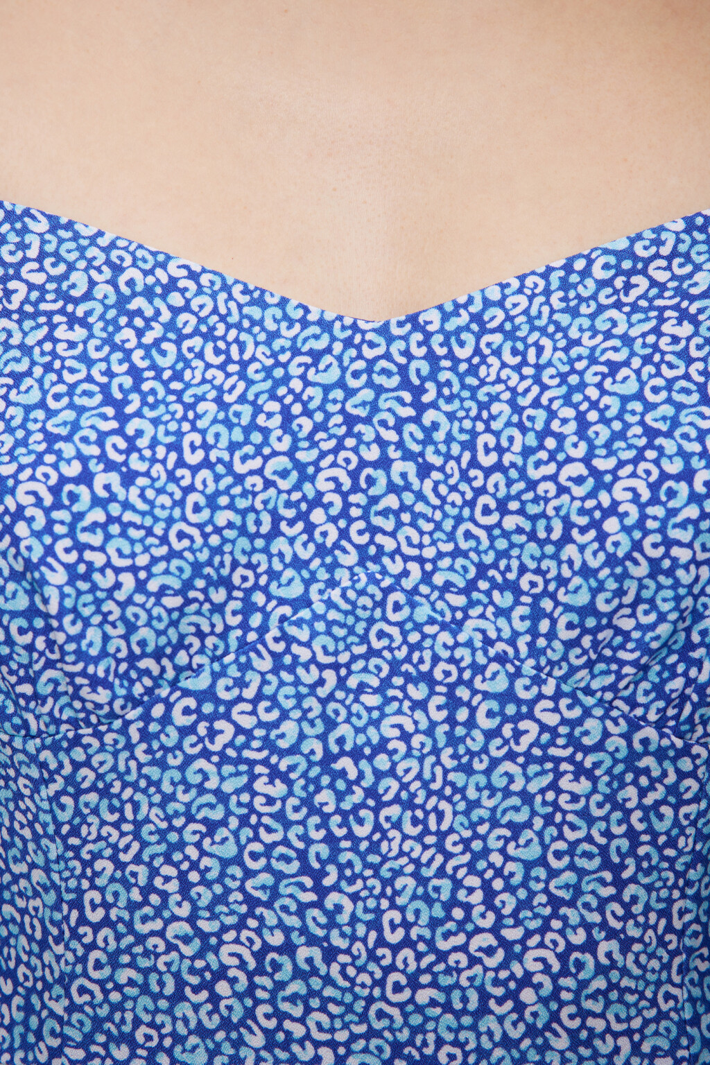 Платье миди приталенное с фигурным вырезом - цвет голубой - 6