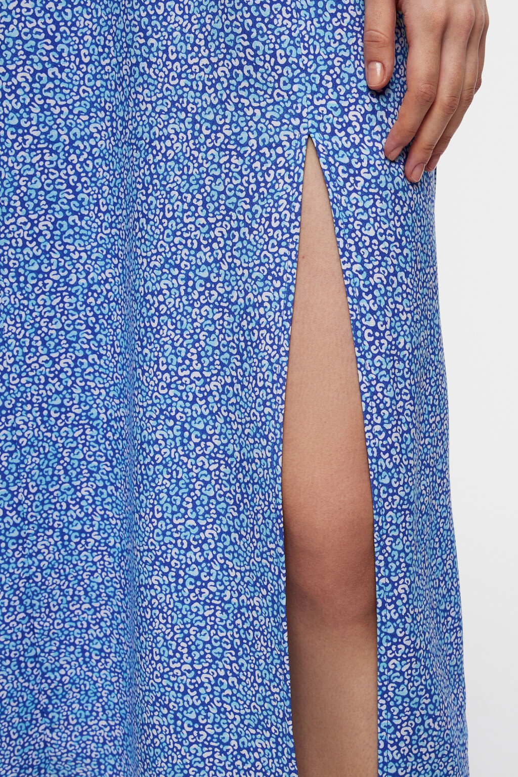 Платье миди приталенное с фигурным вырезом - цвет голубой - 7