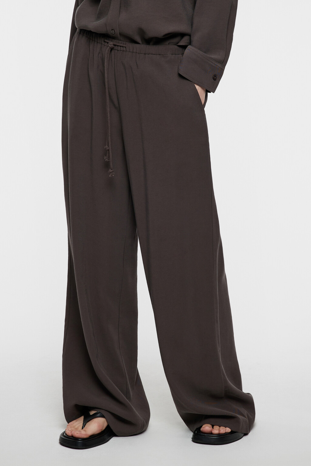 Брюки широкие вискозные с поясом на завязках - цвет коричневый - 1