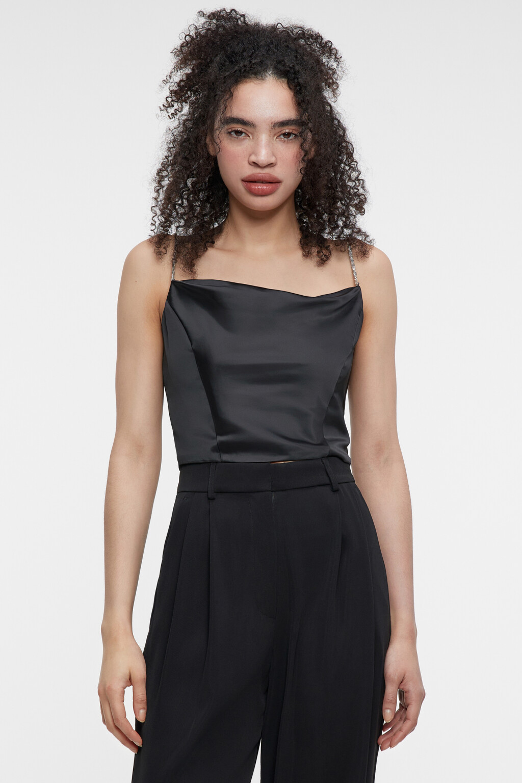 Блузка-топ атласная облегающая с декором из страз - цвет черный - 2