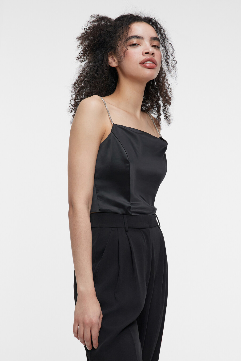 Блузка-топ атласная облегающая с декором из страз - цвет черный - 3