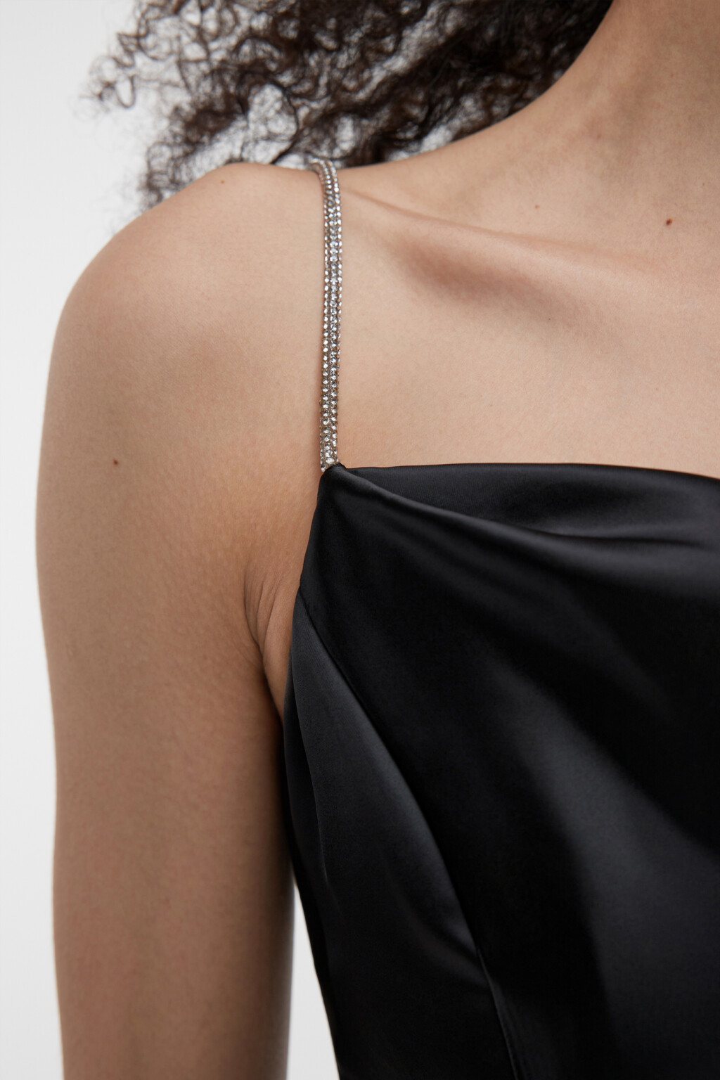 Блузка-топ атласная облегающая с декором из страз - цвет черный - 5