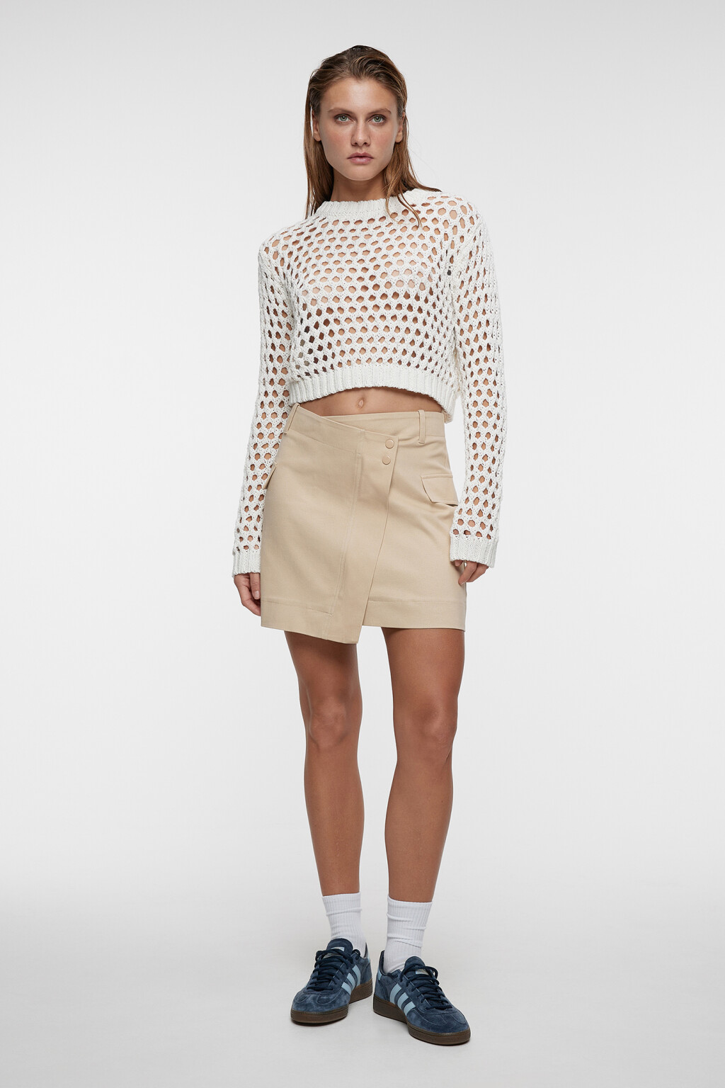 Джемпер хлопковый укороченный ажурной вязки - цвет бежевый - 4
