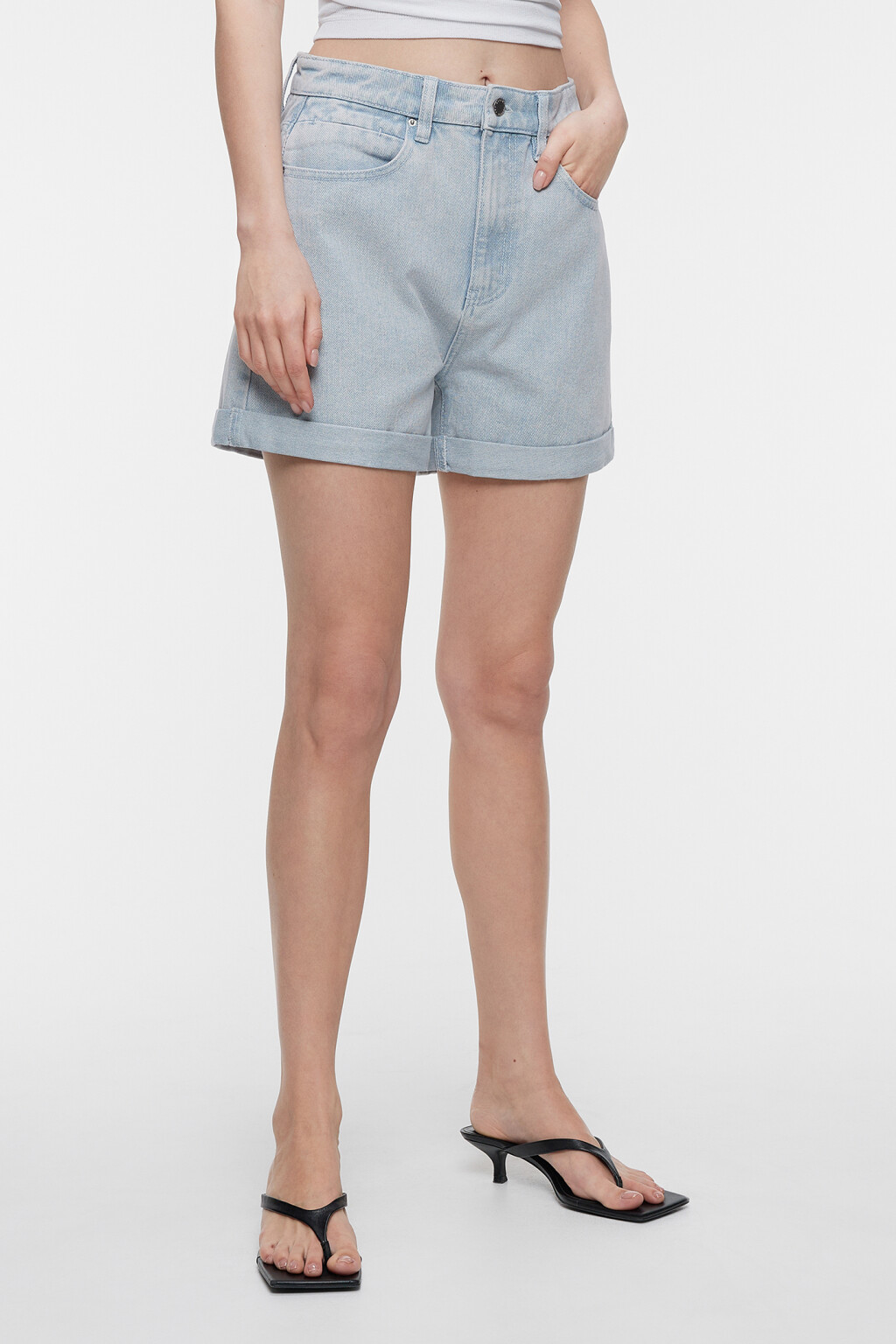 Шорты мини джинсовые с высокой посадкой и подворотами - цвет голубой - 2