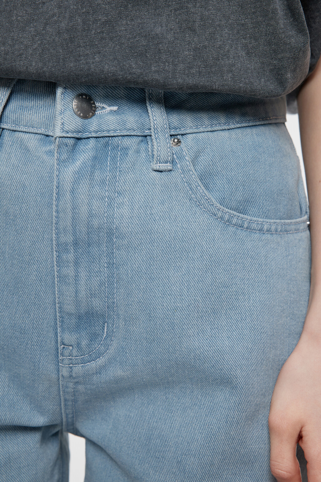 Шорты мини джинсовые с высокой посадкой и подворотами - цвет голубой - 5