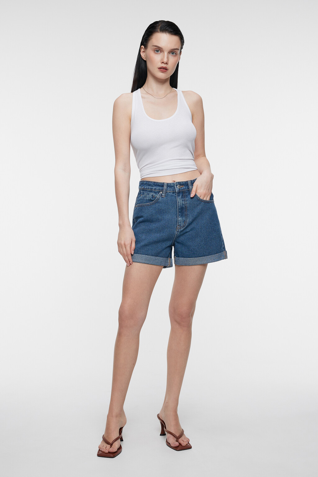 Шорты мини джинсовые с высокой посадкой и подворотами - цвет голубой - 1