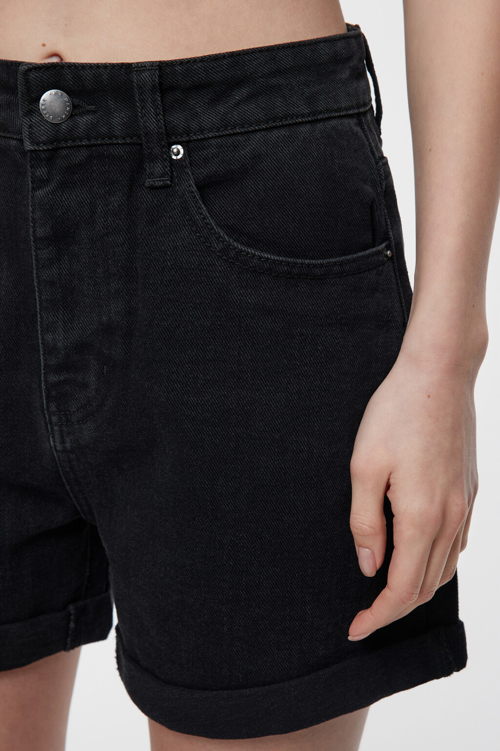 Шорты мини джинсовые с высокой посадкой и подворотами - цвет черный - 5