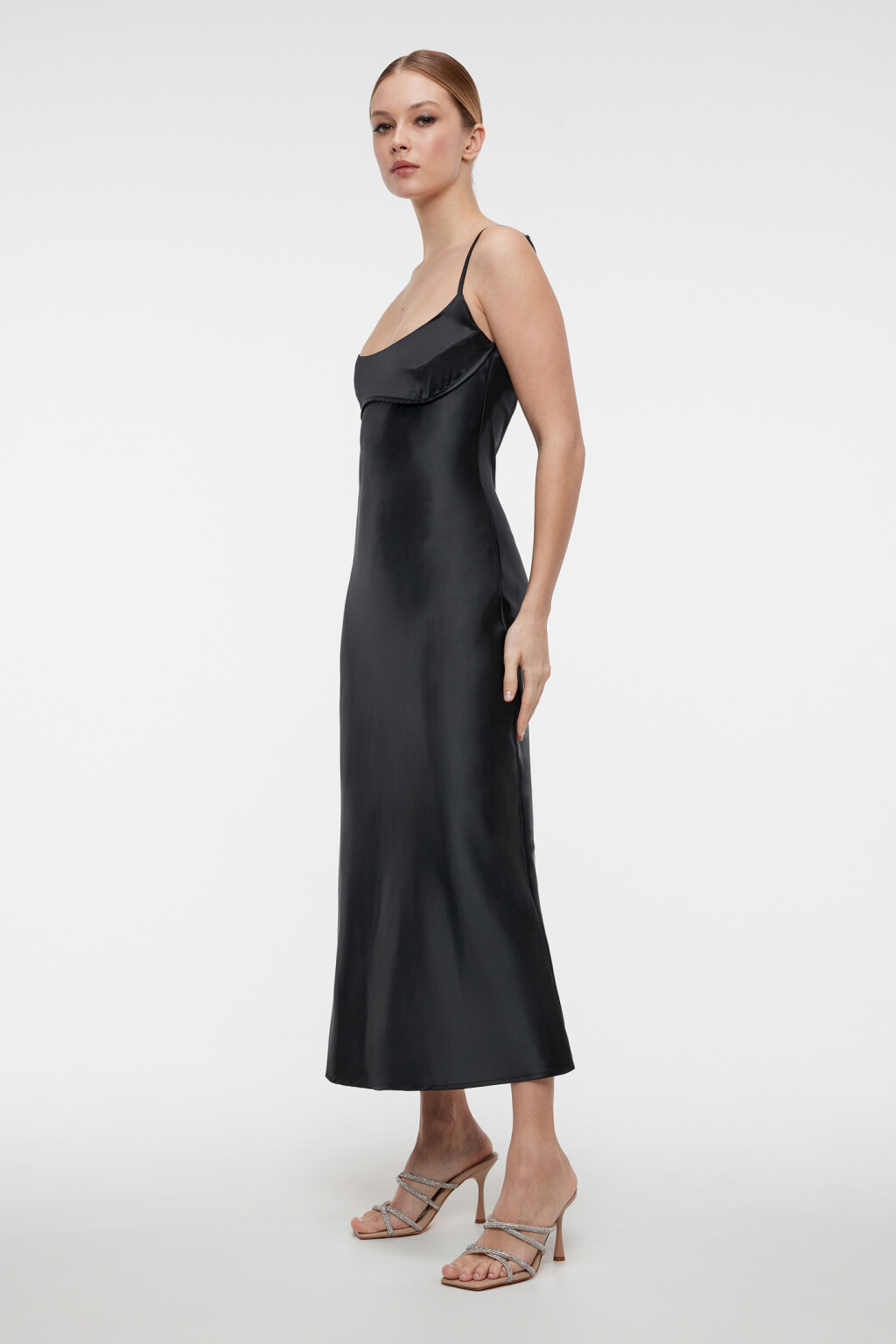 Платье-комбинация миди атласное на тонких бретельках - цвет черный - 2