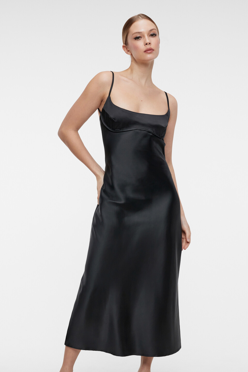 Платье-комбинация миди атласное на тонких бретельках - цвет черный - 7