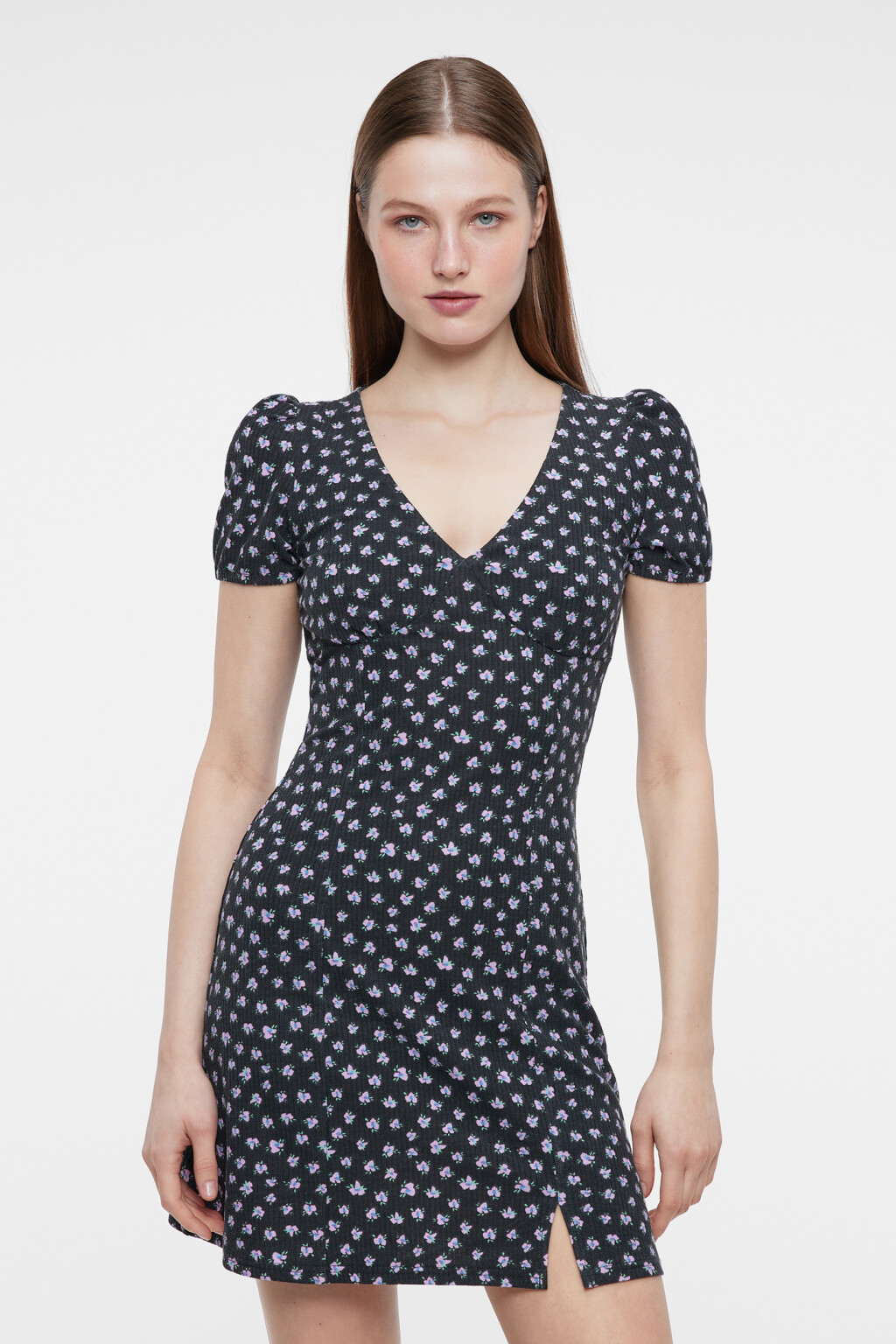 Платье мини приталенное с вырезом и шнуровкой на спине - цвет черный - 1