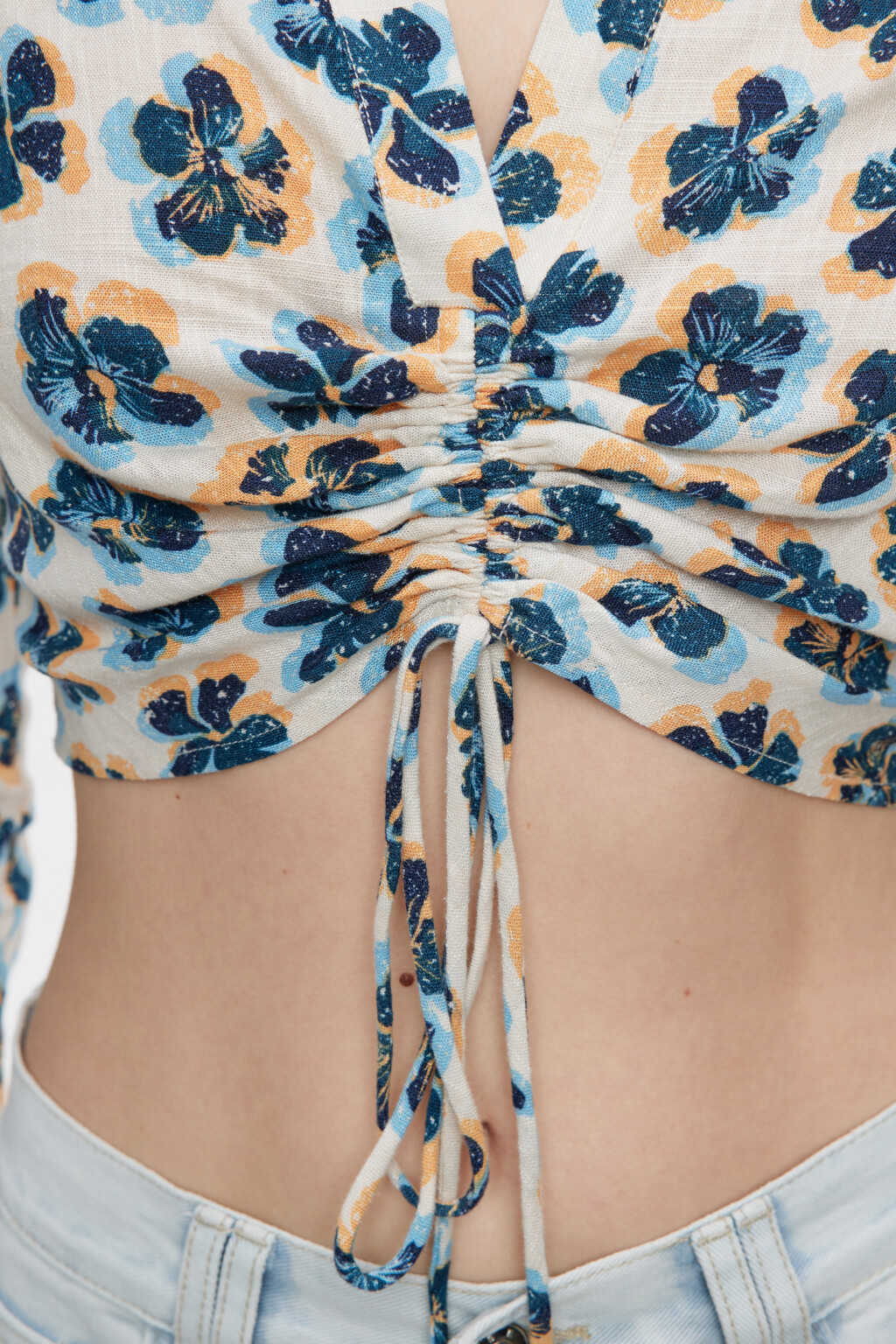 Блузка-рубашка льняная укороченная с драпировкой - цвет мультиколор - 5